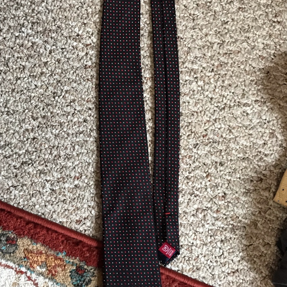 Black, white and red men’s necktie - Picture 2 of 3